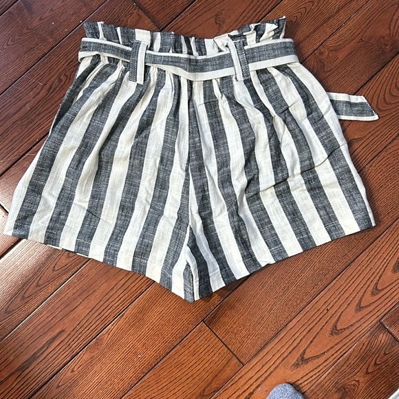 Bershka Shorts - Picture 2 of 4